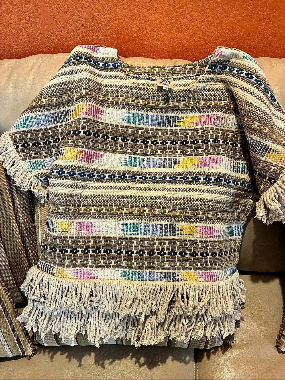 Ivy & Janes Geometric mid Sleeve Top in Gray & Multicolor Size Medium